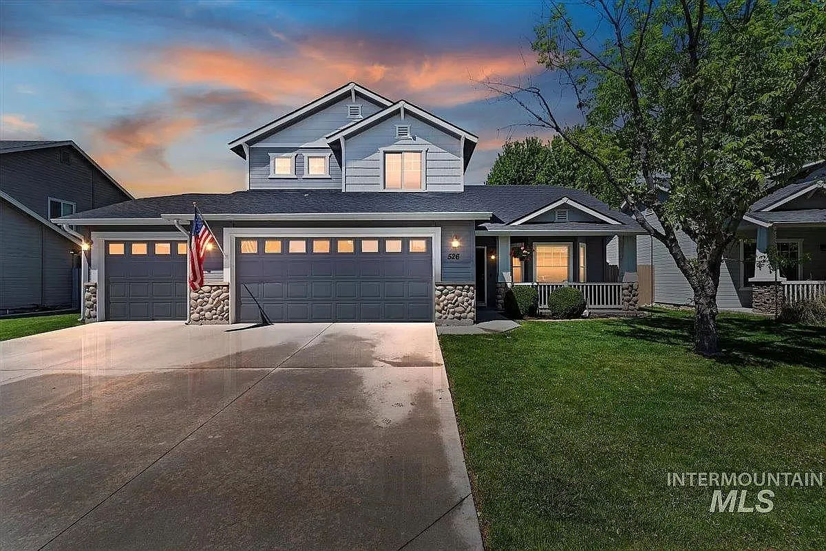 4 bed, 2.5 bath, 1887 sqft, $2,970 — Photo 3