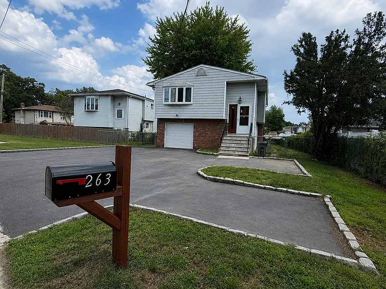 263 Commack Rd #1 — Photo 25