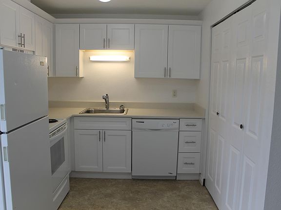 5th image of 11028 SE Penzance St