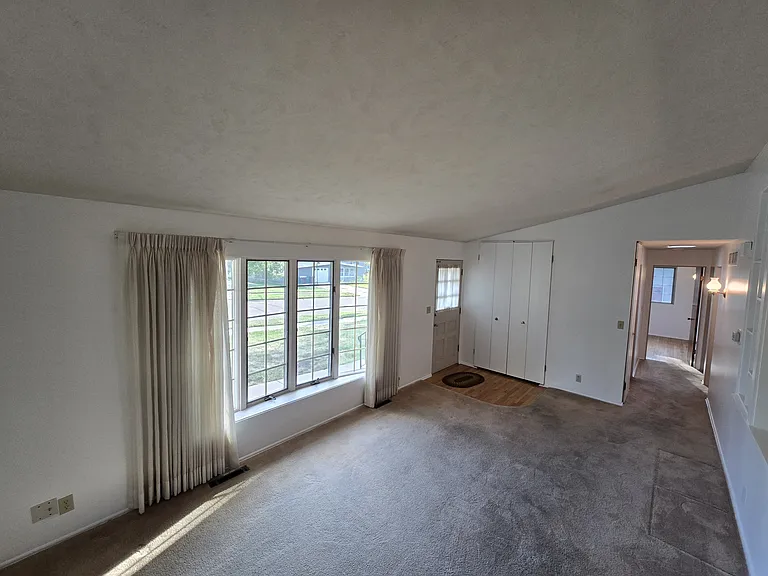 420 Steinway Rd — Photo 3