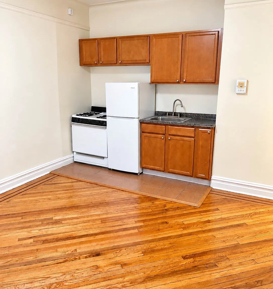 151-09 34th Avenue — Photo 3