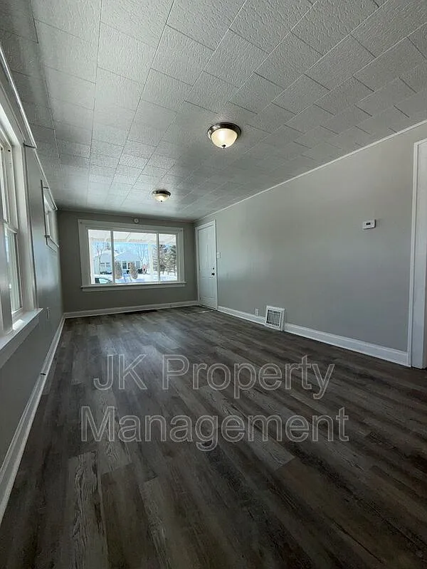 2 bed, 1.0 bath, 1500 sqft, $1,350 — Photo 1