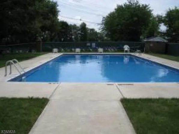 565 Grove St B-13 #13, Clifton City, NJ 07013