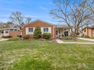 17217 Dolores St, Livonia, MI 48152