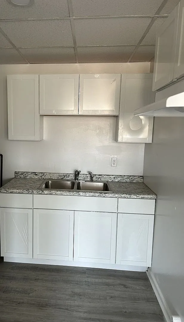 Central Plaza Apartments — Photo 4