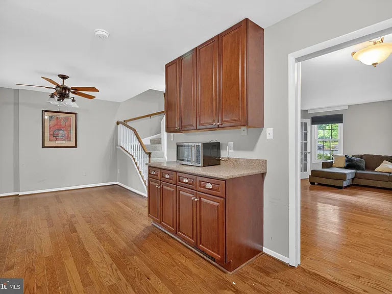 9821 Owens Ct — Photo 14
