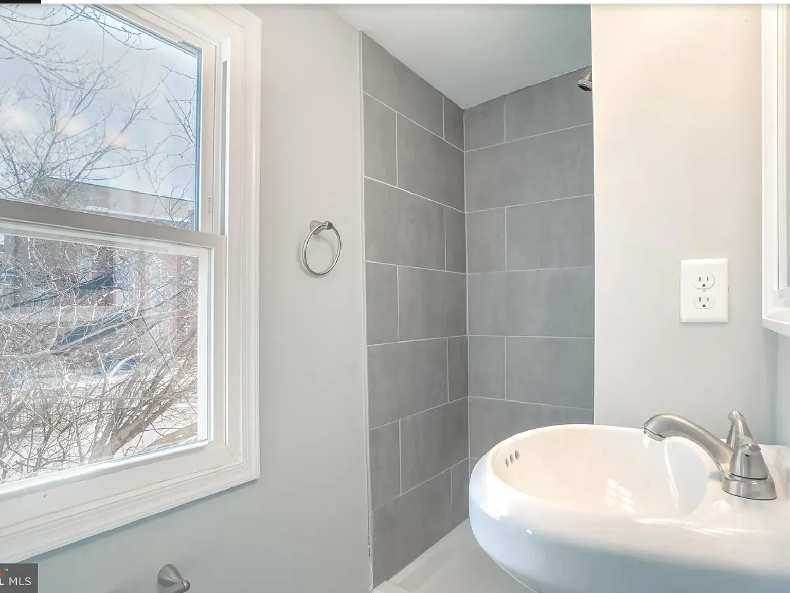 Renovated 2br/2ba Rowhome Walk To Umb, Ummc & Lexington Market — Photo 3