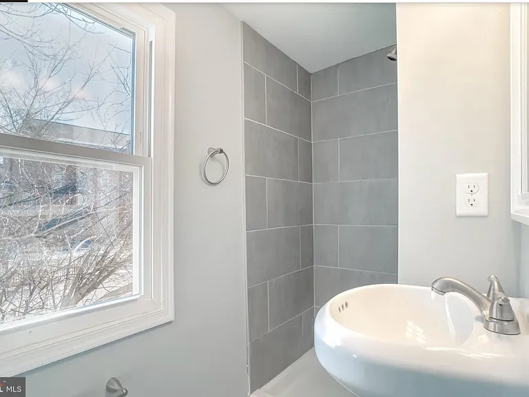 593 Orchard St — Photo 3