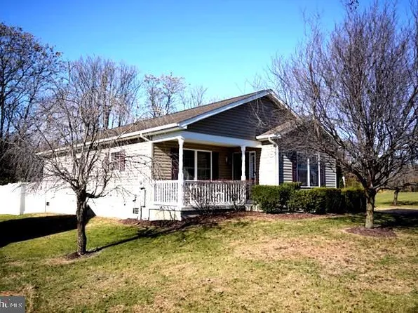 590 Wendover Dr, Bunker Hill, WV 25413