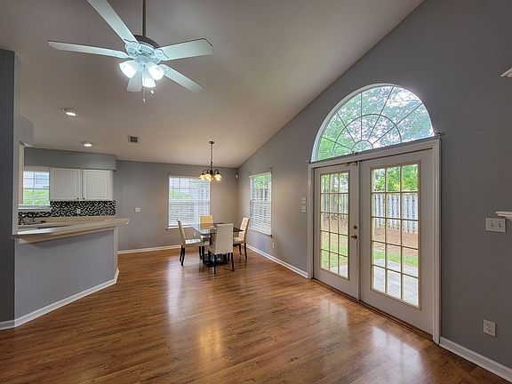 4th image of 2811 Dumont Dr
