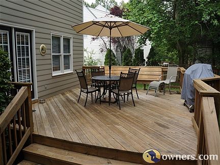 Large deck built for entertaining