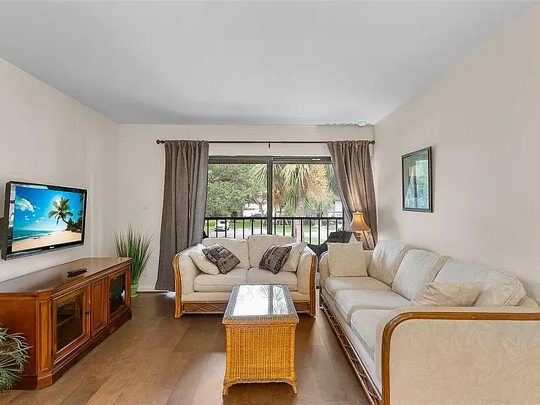 19505 Quesada Ave — Photo 6
