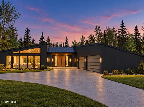 9005 E Gold Pan Dr, Palmer, AK 99645