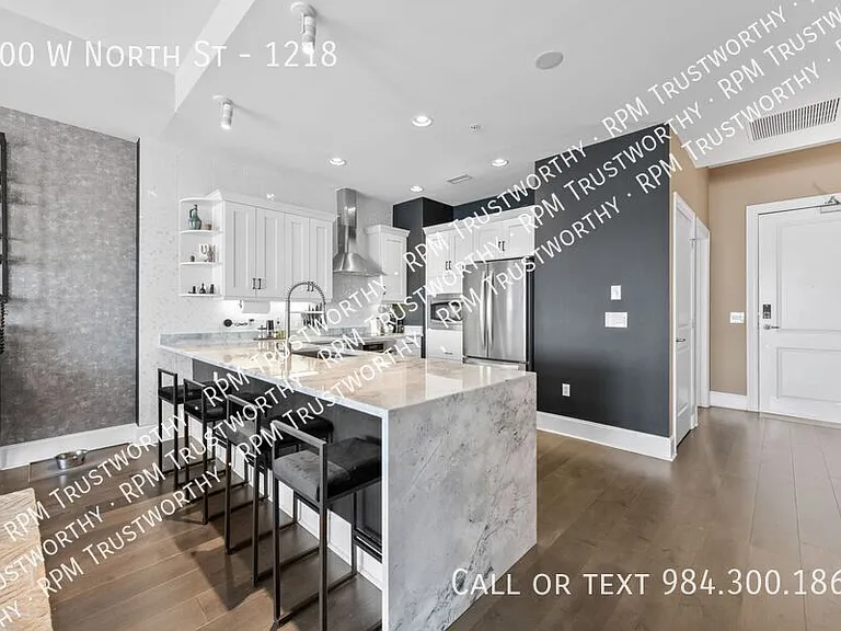 400 W North St #1218 — Photo 4