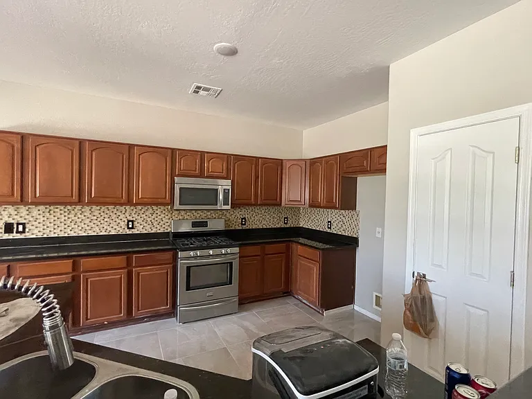 1121 E Jahns Dr — Photo 12