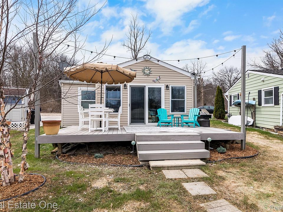 1st image of 8831 Lagoon Dr