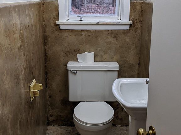 5th image of 1172 Academy Dr