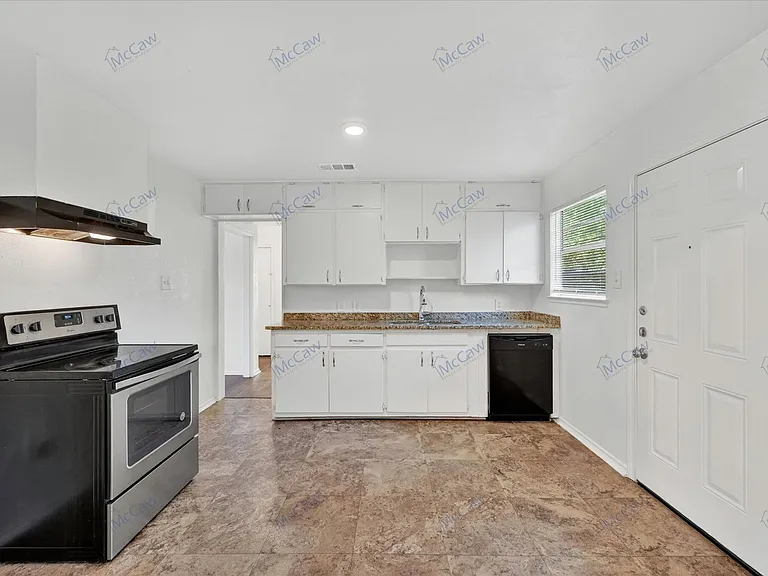 2848 Beasley Dr — Photo 3
