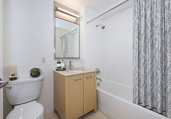 5th image of 88 Leonard St APT 1116
