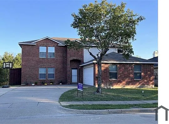 1435 Foxwood Ln — Photo 1