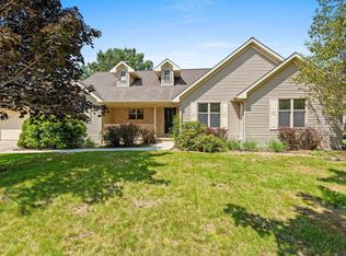 1460 Limerick Ct, Green Bay, WI 54313