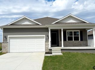 6615 Bluebell St, Papillion, NE 68157