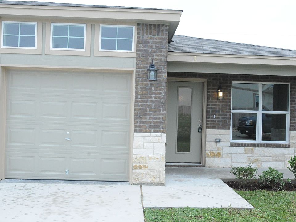 1st image of 939 Pinewood Dr APT B