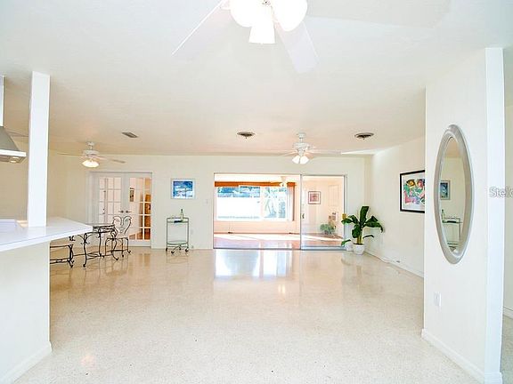 5th image of 2212 Valencia Dr
