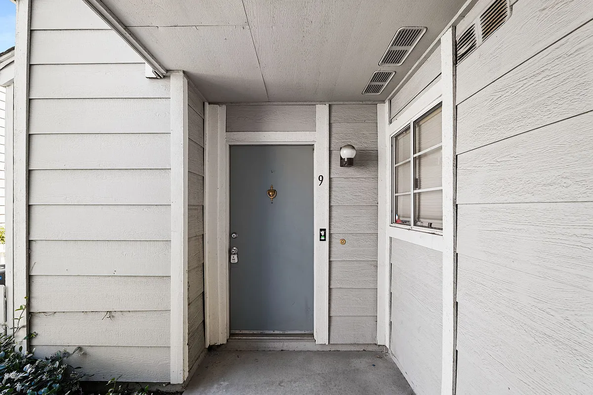 Building Photo - 2390 W Orangethorpe Ave #9