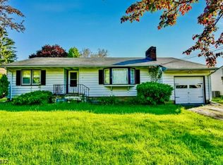 5 Gwyneth Rd, West Milford, NJ 07480