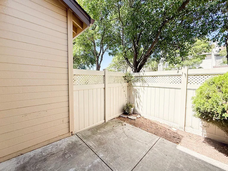 2527 Baywood Way — Photo 25