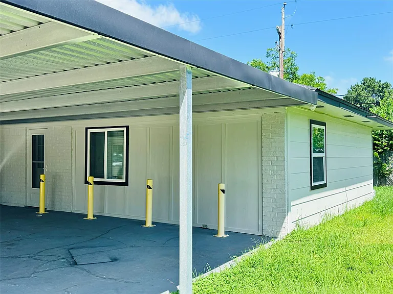 10702 Deval Dr — Photo 18