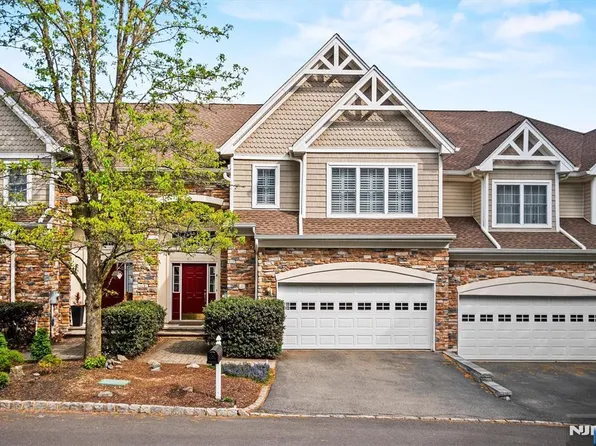 4 S Shadow Ln, Oakland, NJ 07436
