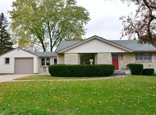 7227 N Iroquois Rd, Glendale, WI 53217