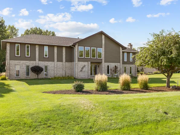 17N560 Hidden Hills Trl, West Dundee, IL 60118