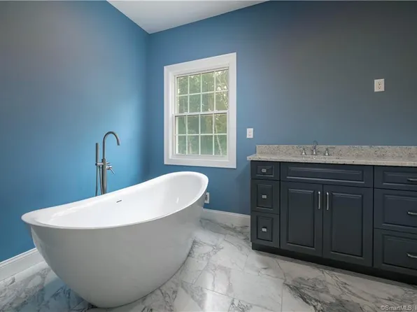 15 Arbor Crossing, East Lyme, CT 06333
