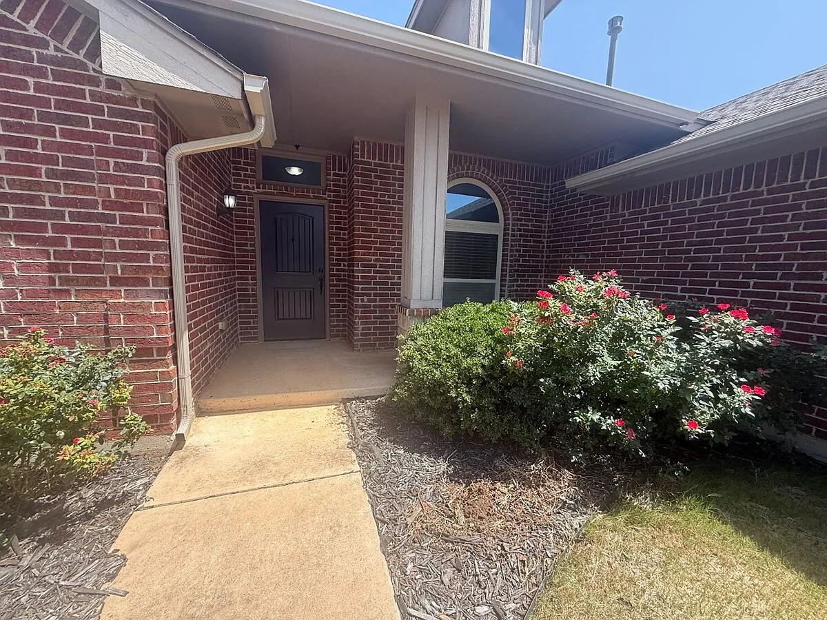 3 bed, 2.0 bath, 1701 sqft, $1,800 — Photo 3