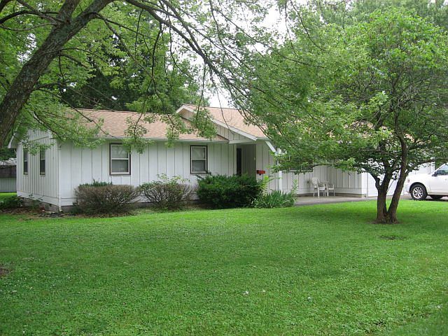 1st image of 203 W Lexington Dr