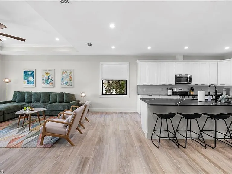 3032 Woodside Ave — Photo 7