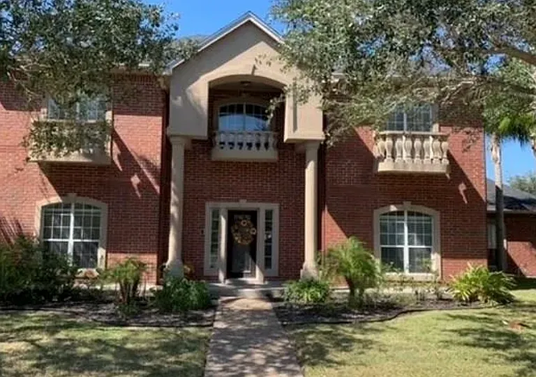 8033 Saint Laurent Dr — Photo 1