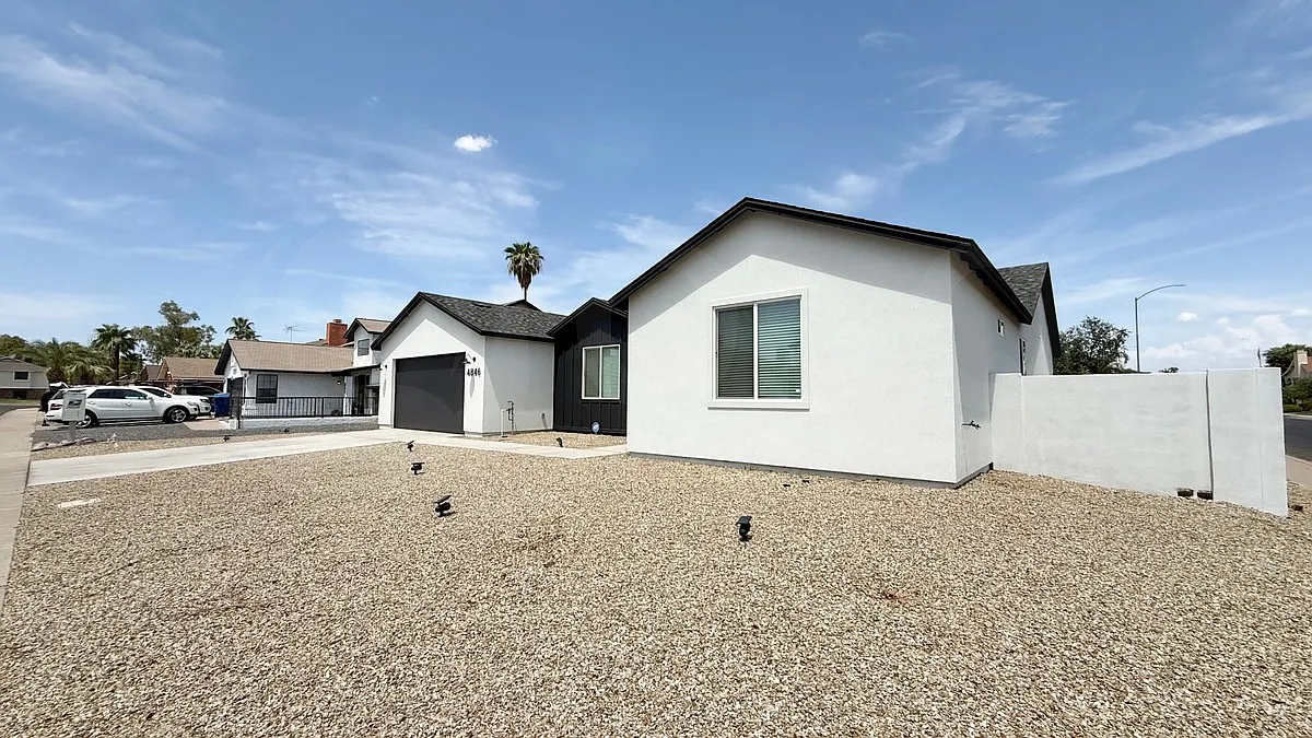 4 bed, 2.5 bath, 2462 sqft, $3,250 — Photo 2