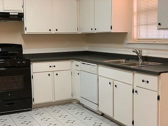 3rd image of 3226 Thirteen Colony Mall APT 2B