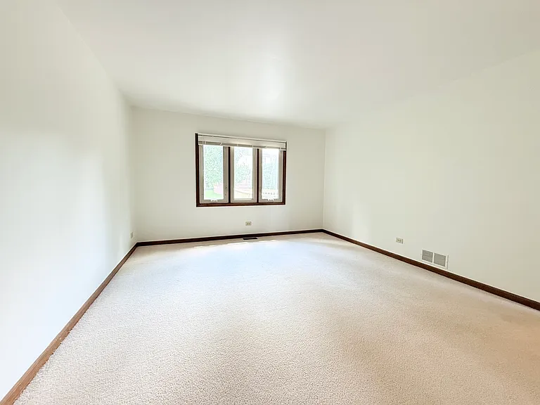 2318 River Woods Dr — Photo 9