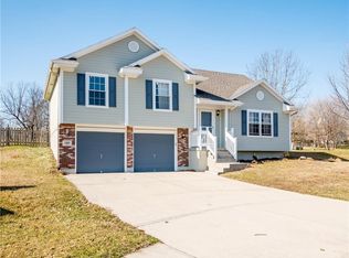 1210 Ashford Dr, Pleasant Hill, MO 64080