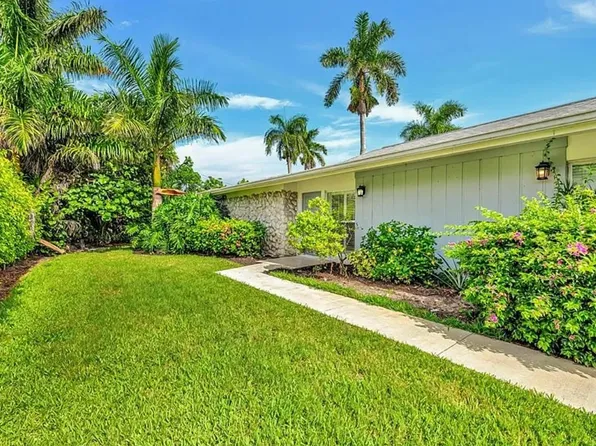 167 Crown Dr, Naples, FL 34110