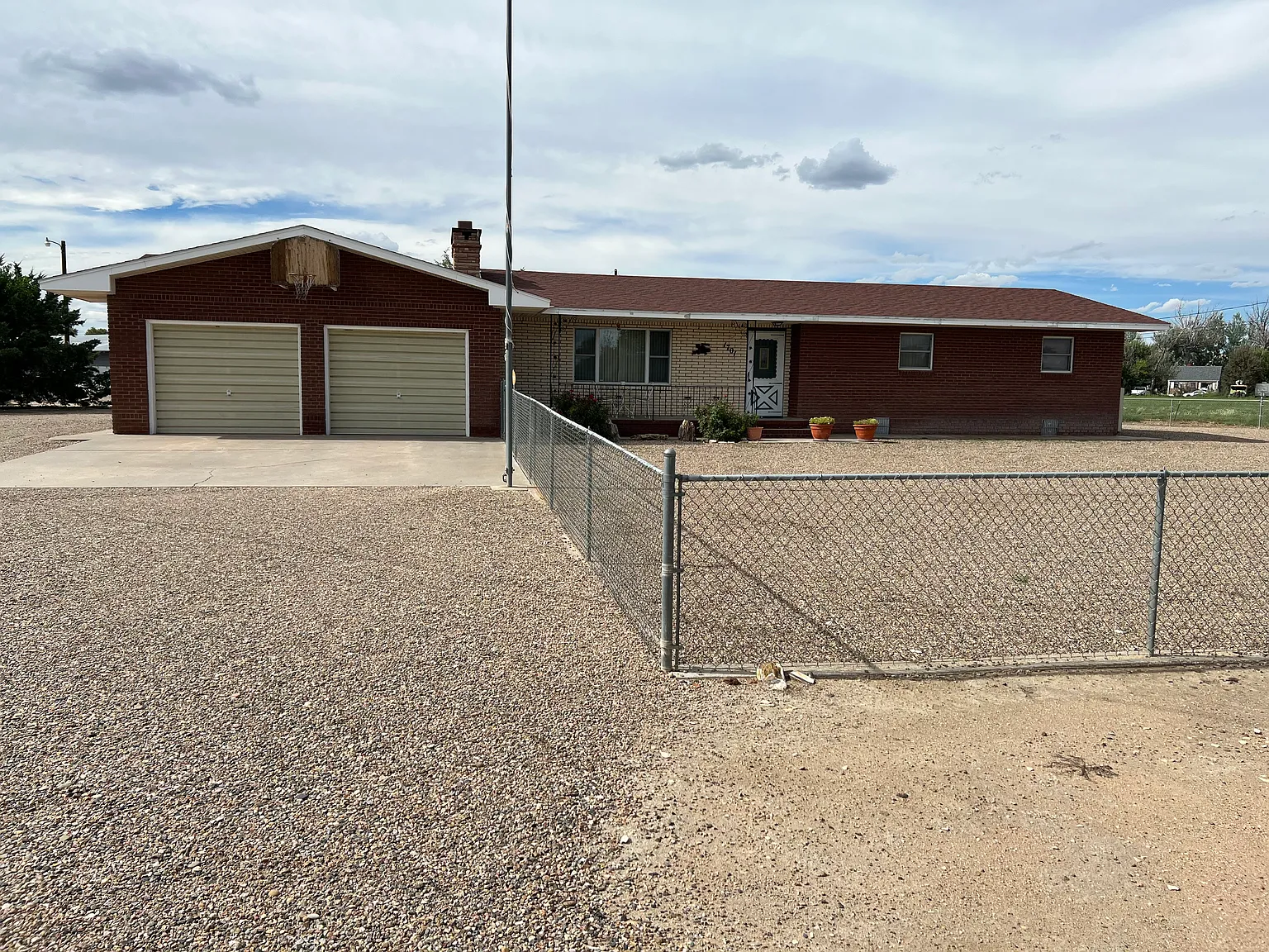 3 bed, 1.5 bath, 1668 sqft, $1,800 — Photo 1