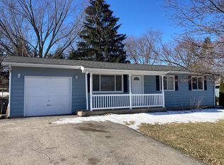 2611 Crystal Lake Rd, Cary, IL 60013