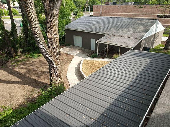 3rd image of 621 W Saint Louis Ct