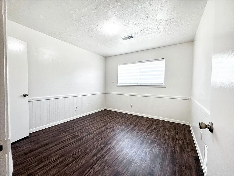 9270 Theysen Dr — Photo 17