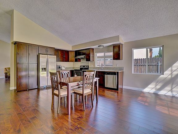 2nd image of 2112 S Grandview Ln